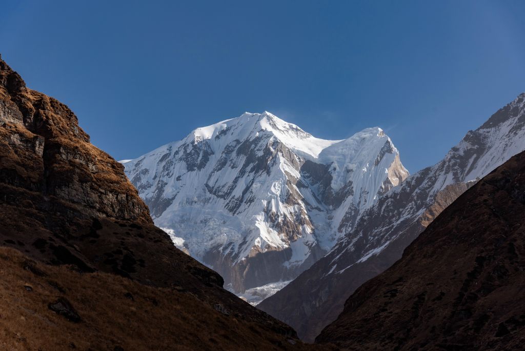 Vers le nord-est,  l'Annapurna 3